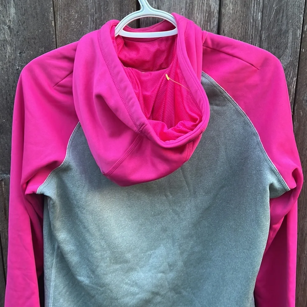 NIKE Livestrong Be Invincible  women Hoodie Sweatshirt  Medium Therma Fit
